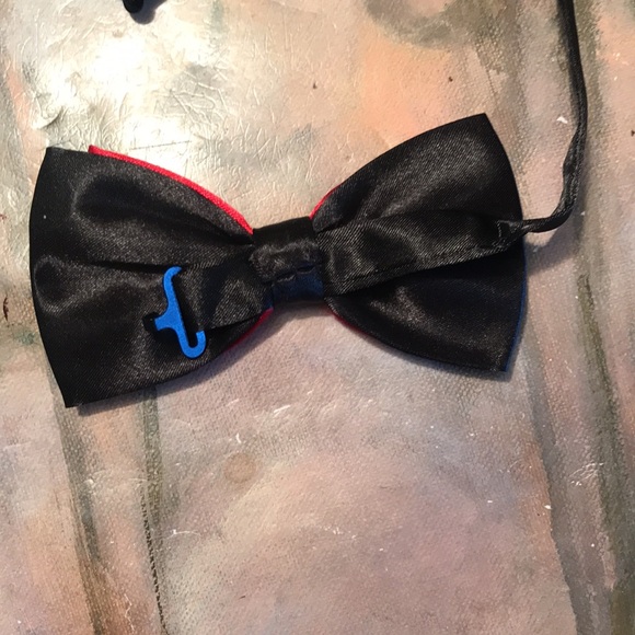 Double Layered Bow Tie - Picture 3 of 9